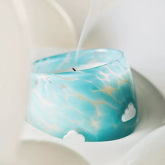 New Anthropologie Fluffy Cloud Fresh Spring Rain & Bright Bergamot Spring Candle - Picture 3 of 3